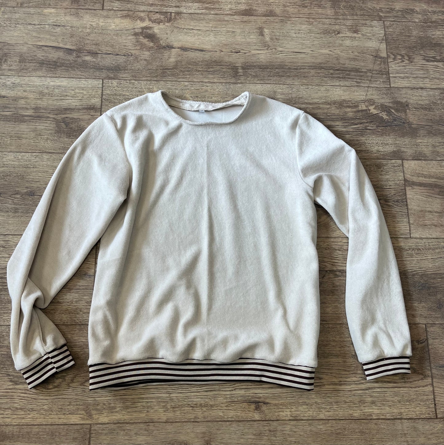 Pull velour beige Broderie phosphorescente
